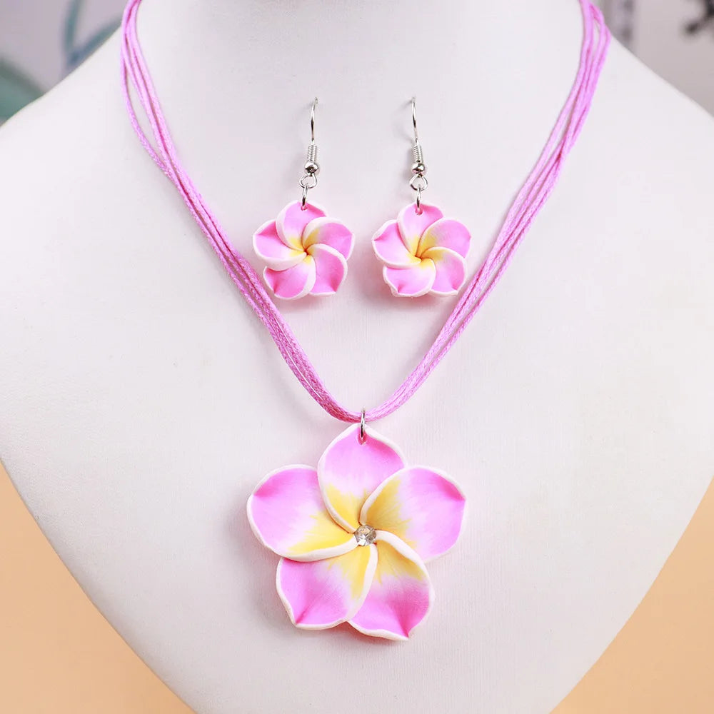 Parure Bohème Fleurs Frangipanier Tressées - Collier et Boucles Plage