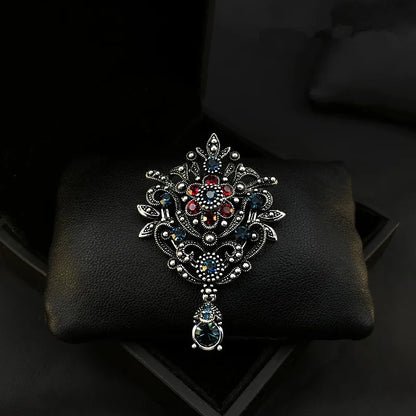 Broche Baroque Pierres Précieuses – Style Cour Élégant Unisexe