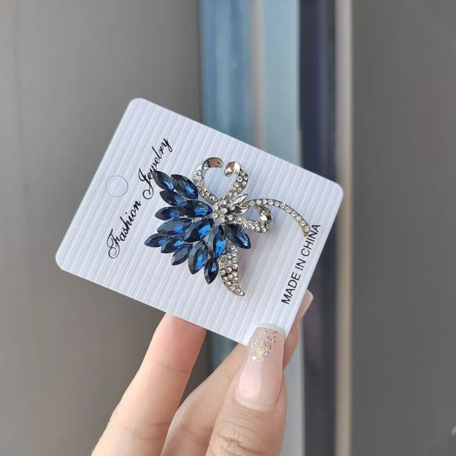 Broche Bouquet Fleurs Cristaux Bleus Strass – Pin's Élégant Luxe Femme