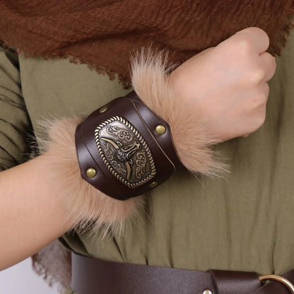 Bracelets Médiévaux en Cuir Synthétique avec Bordure en Fourrure - Cosplay & Costume