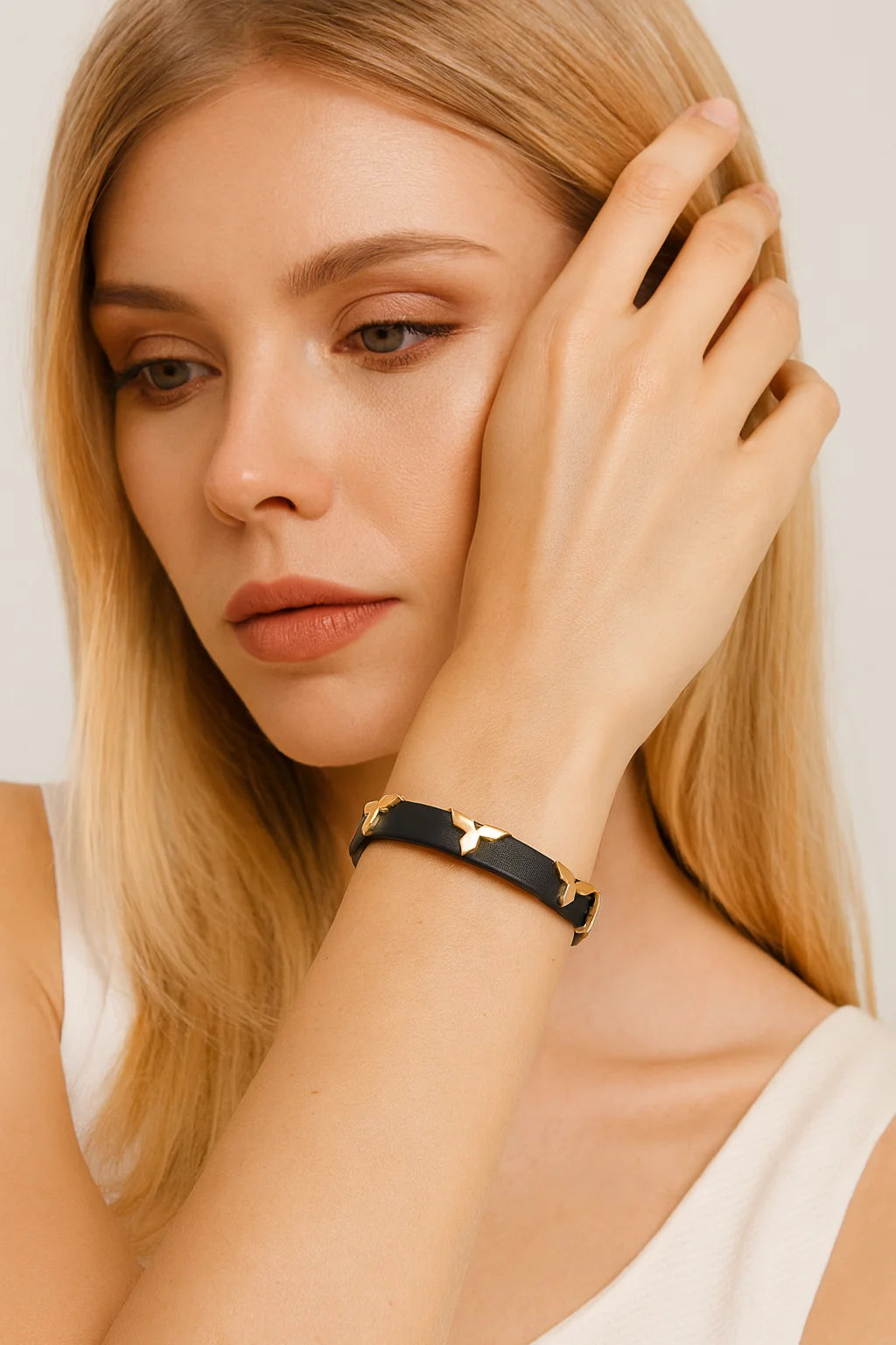 Bracelet Cuir Clous Papillon Dorés — Ajustable, Unisexe, 6 Coloris