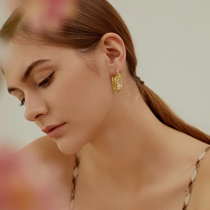 Boucles d'Oreilles Créoles Géométriques Zircon - Anneaux Minimalistes Femme - Bijoux Soirée