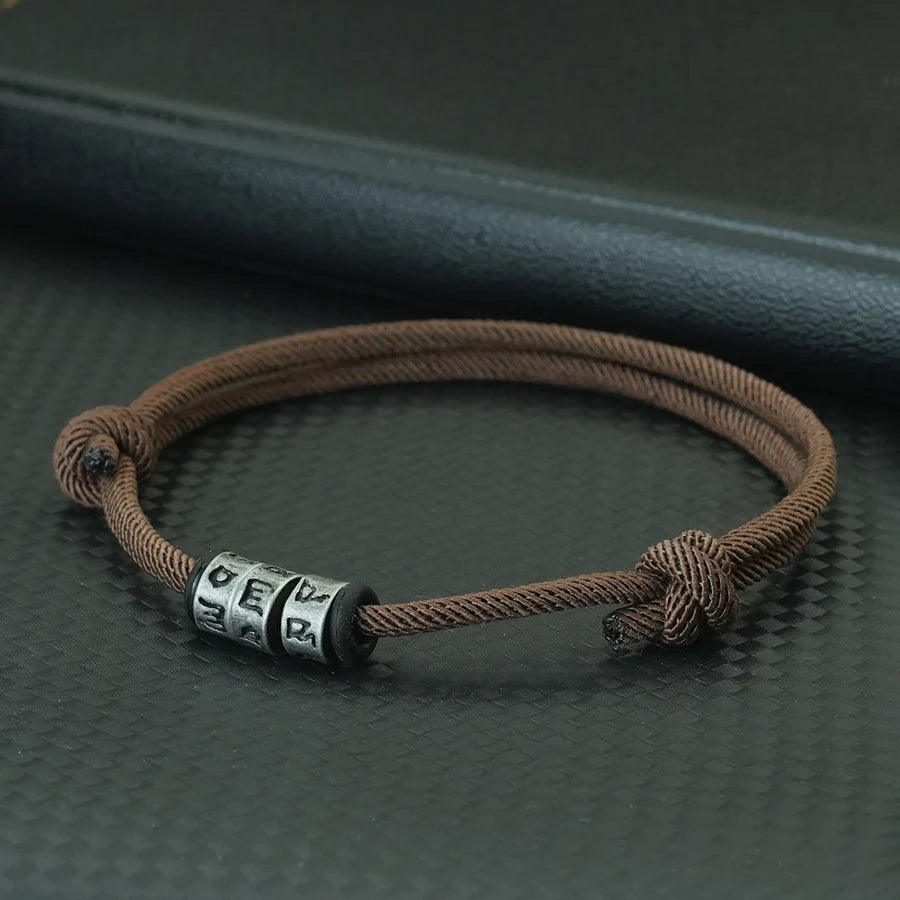 Bracelet en Corde Tressée avec Symbole Mystique - Perles Fait Main Ajustable pour Homme