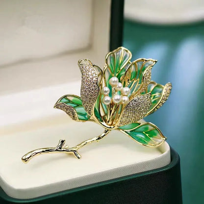 Broche Fleur Pivoine Strass Perle Luxe Résine Élégante – Pin's Mariage Soirées Couple Unisexe
