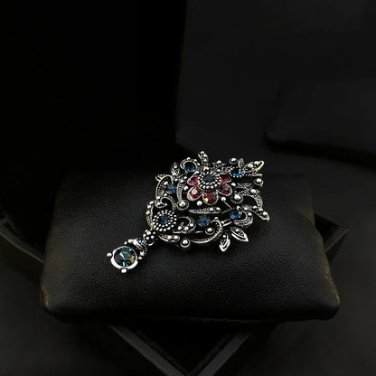 Broche Baroque Pierres Précieuses – Style Cour Élégant Unisexe