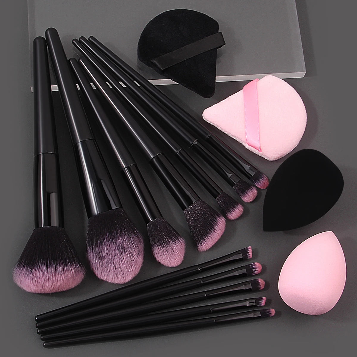 Set 12 Pinceaux Maquillage Doux + 4 Éponges Beauté Triangulaires - Kit Professionnel Portable Houppette Poudre