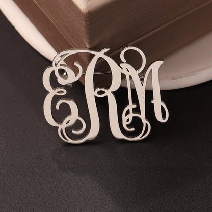 Broche Pin Nom Personnalisé Initiale Acier Inoxydable – Monogramme Vintage Femme