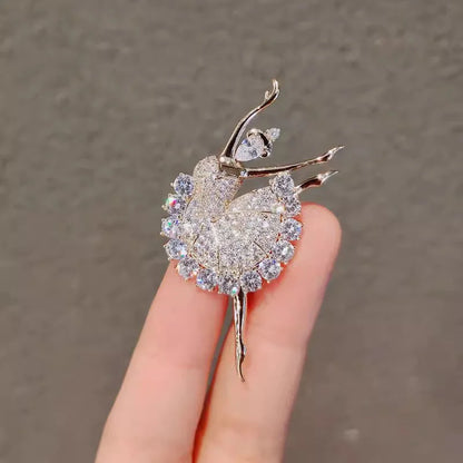 Broche Ballerine Cristal – Bijou Élégant Strass Doré