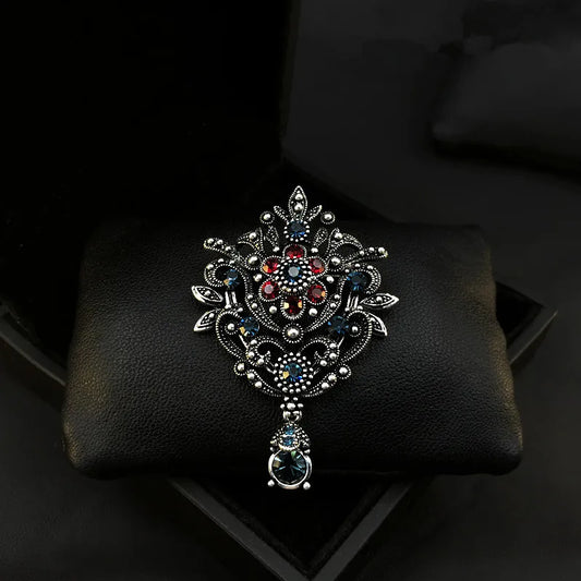Broche Baroque Pierres Précieuses – Style Cour Élégant Unisexe