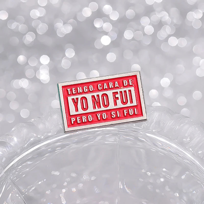 Pin's Émaillé Citation Espagnole Humoristique – Broche Badge Texte Créatif Unisexe