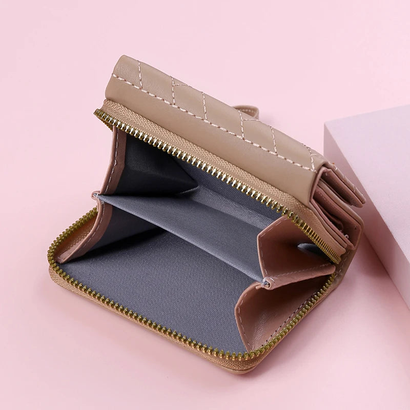 Portefeuille Femme Tri-Fold Cuir PU Brodé - Porte-Cartes Court Motif Cœur Minimaliste