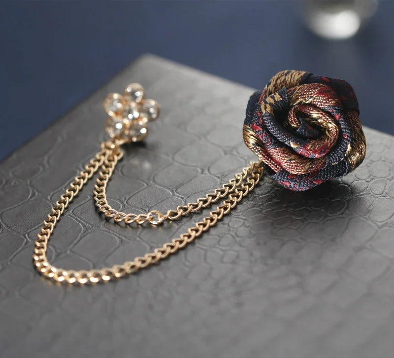 Broche Rose Tissu Vintage Chaîne Pompons – Pin's Col Costume Unisexe