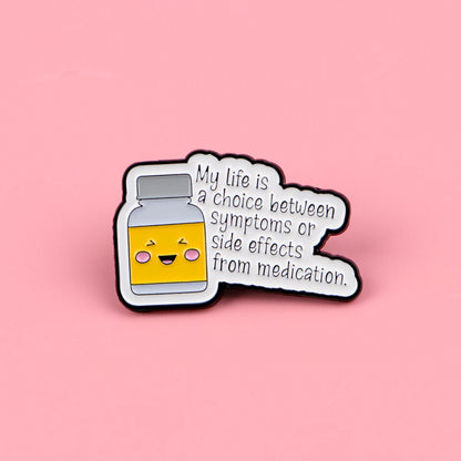 Pin's Émaillé Weird Girl Club Designs Alternatifs – Broche Badge Métal Unisexe