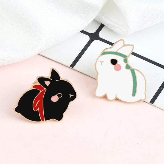 Pin's Émaillé Lapin Mignon Cartoon Noir Blanc – Broche Badge Bunny Adorable Unisexe