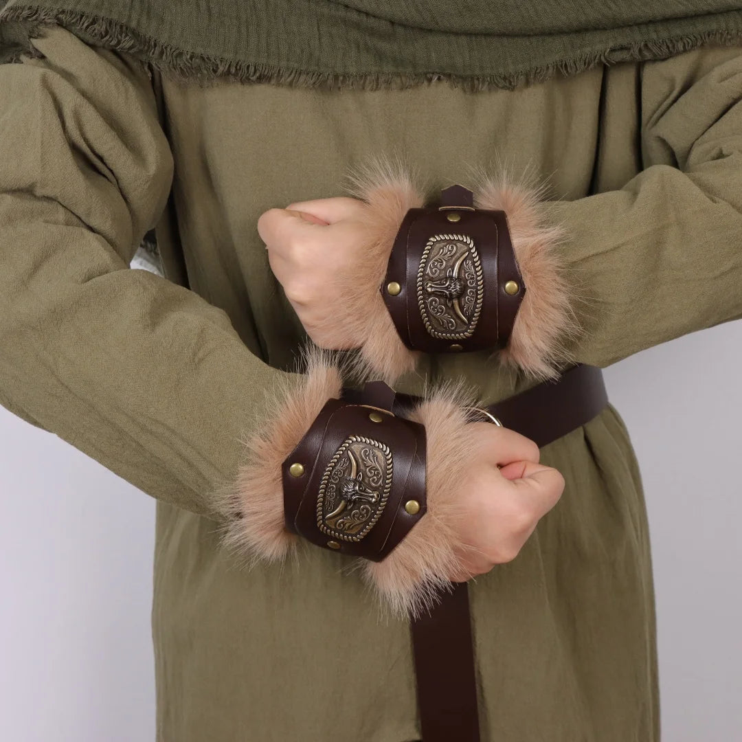 Bracelets Médiévaux en Cuir Synthétique avec Bordure en Fourrure - Cosplay & Costume