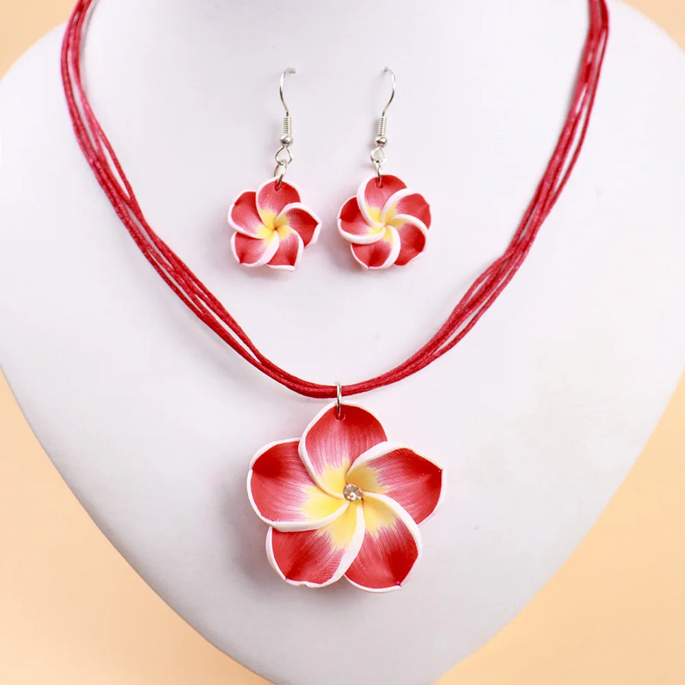 Parure Bohème Fleurs Frangipanier Tressées - Collier et Boucles Plage