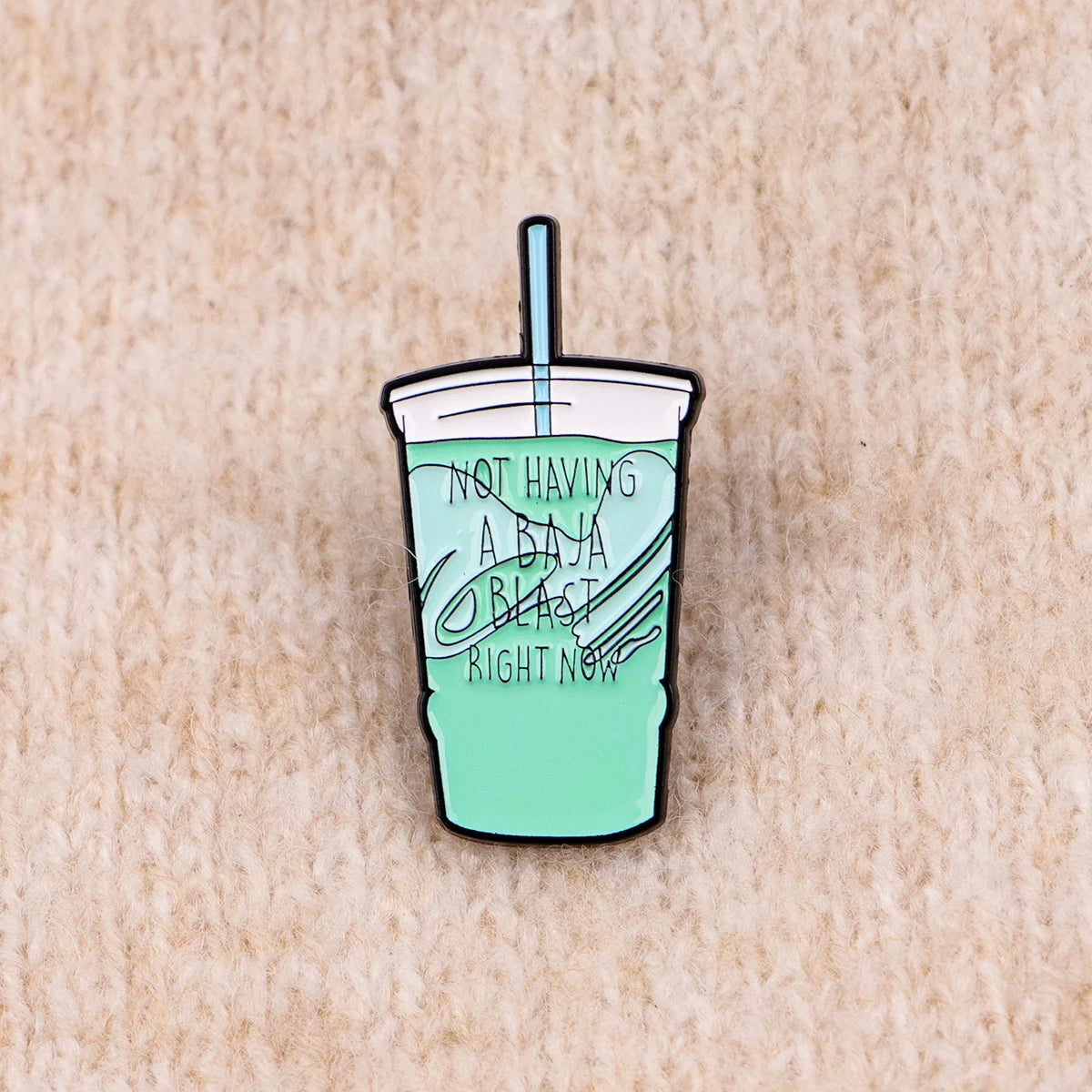 Pin's Émaillé Weird Girl Club Designs Alternatifs – Broche Badge Métal Unisexe