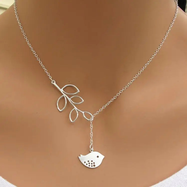 Collier Choker Oiseau Feuilles – Pendentif Statement Nature Doré