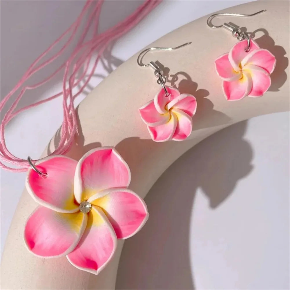 Parure Bohème Fleurs Frangipanier Tressées - Collier et Boucles Plage