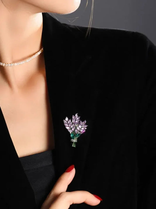 Broche Lavande Violette Exquise Cristaux Strass – Pin's Bouquet Fleurs Élégant Femme