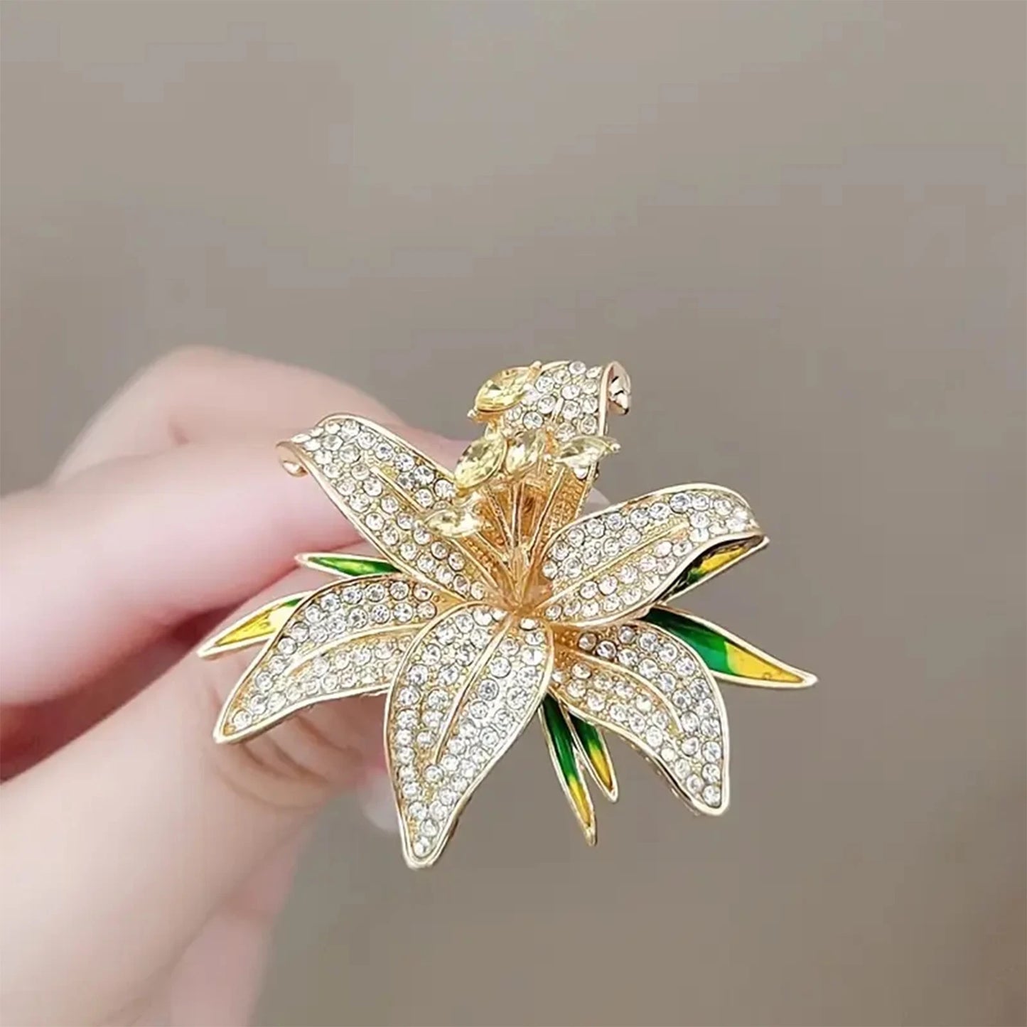 Broche Fleur de Lys Luxueuse Élégante – Pin's Col Polyvalent Simple Femme