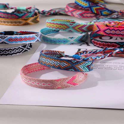 Ensemble 12 Bracelets Tissés Bohème Rétro Rayés – Ajustables Unisexe