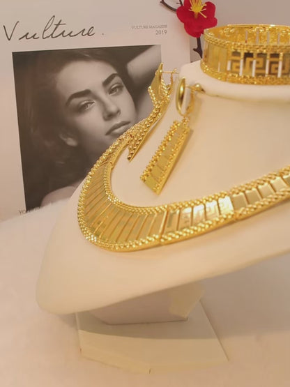 Parure Luxe Dubai Plaquée Or 4 Pièces – Collier Bracelet Boucles Bague Haut de Gamme