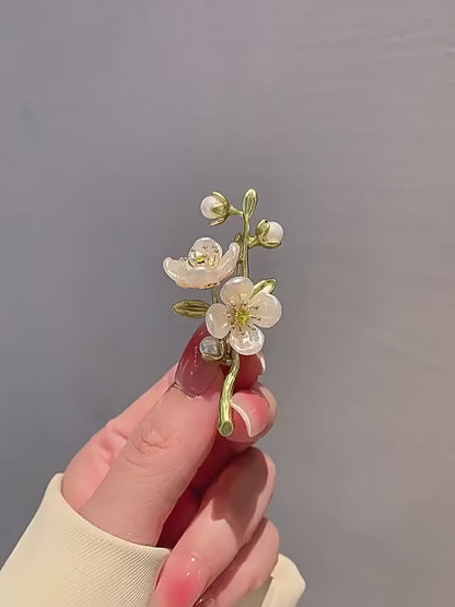 Broche Fleur Jasmin Verte Élégante Émail Perle – Pin's Doux Mode Mariage Soirées Unisexe